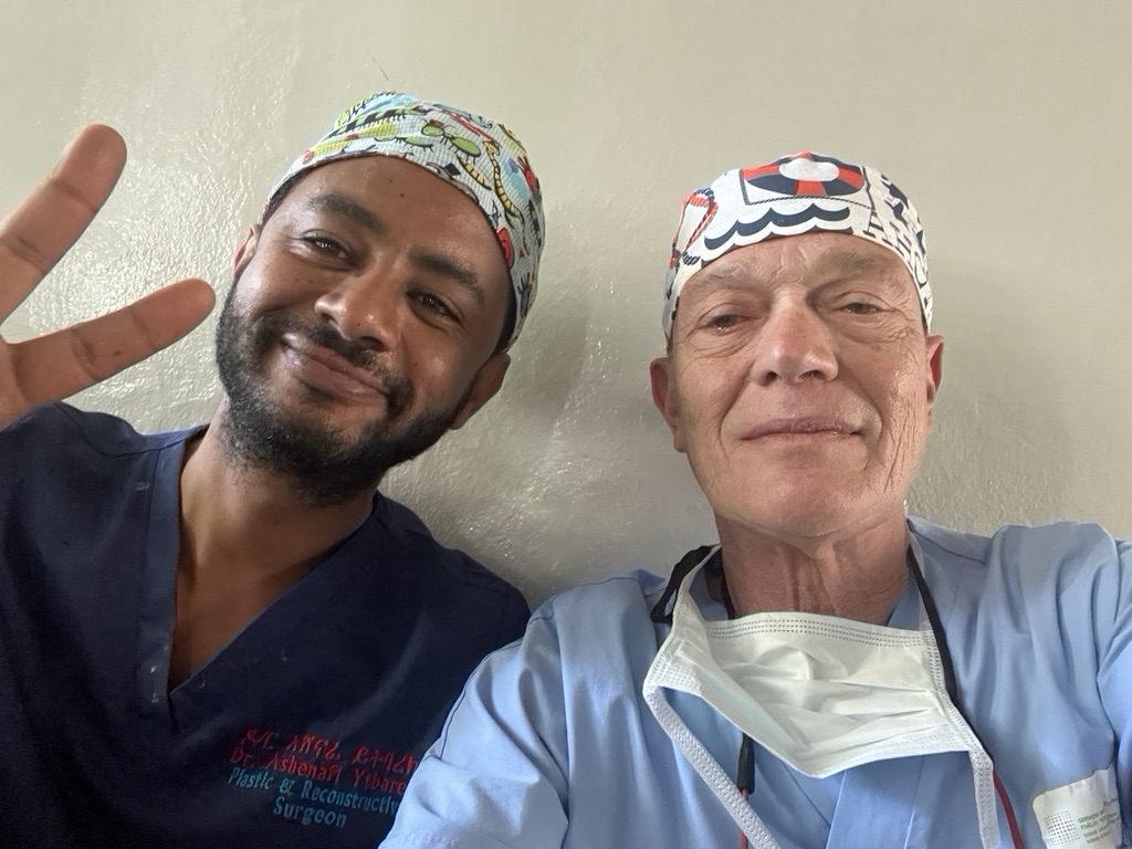 Operatori sanitari durante una missione umanitaria